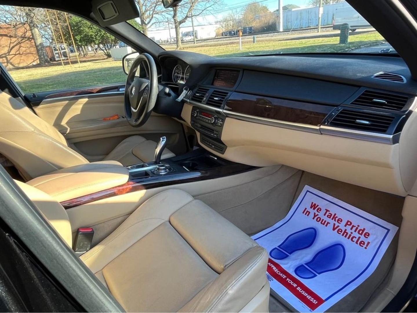 2011 Black /Tan BMW X5 xDrive 35D (5UXZW0C50BL) with an 3.0 M57 Diesel engine, Automatic transmission, located at 5700 Curlew Drive, Norfolk, VA, 23502, (757) 455-6330, 36.841885, -76.209412 - Photo#14